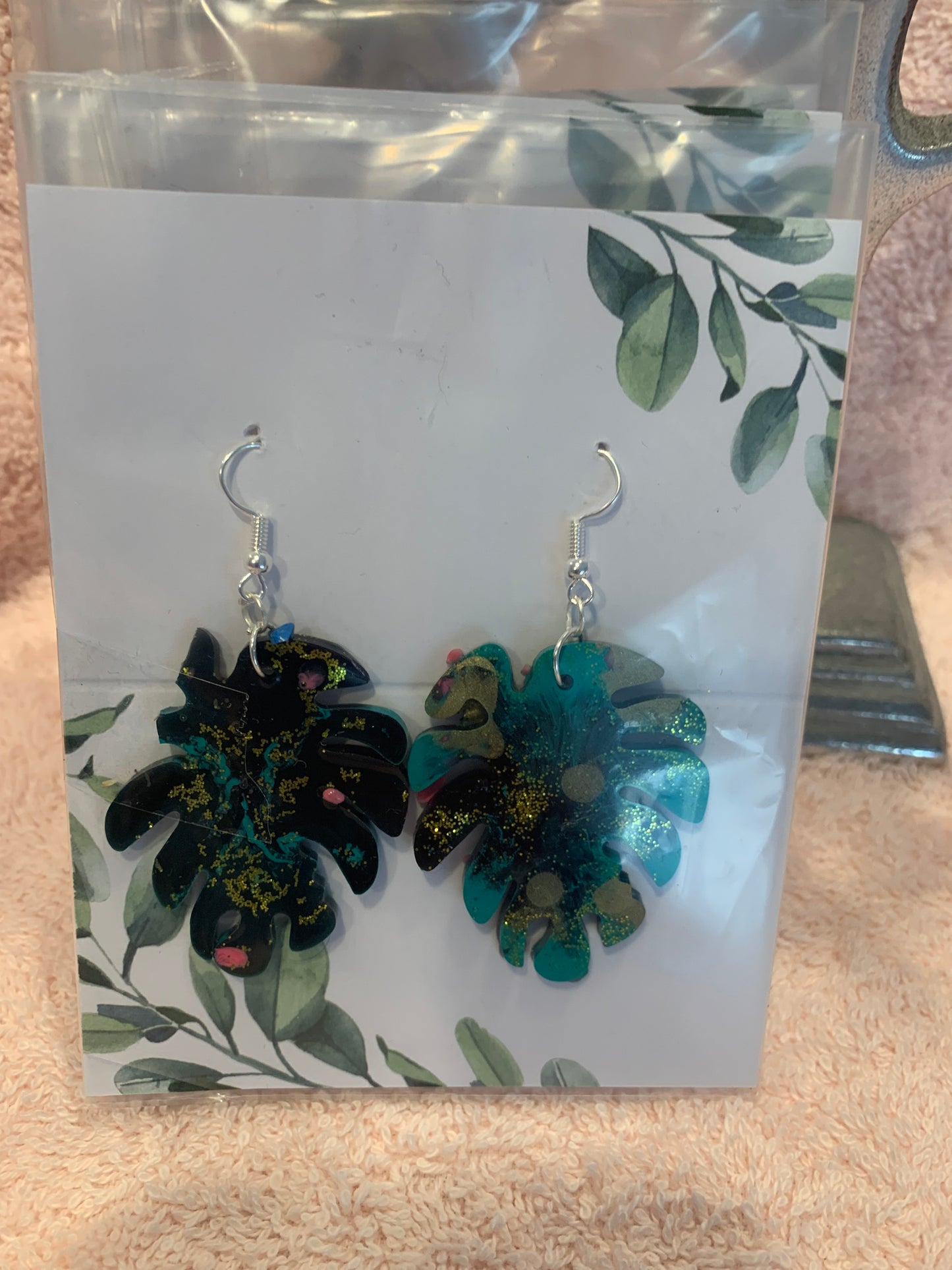 Monstera Midnight magic' earrings