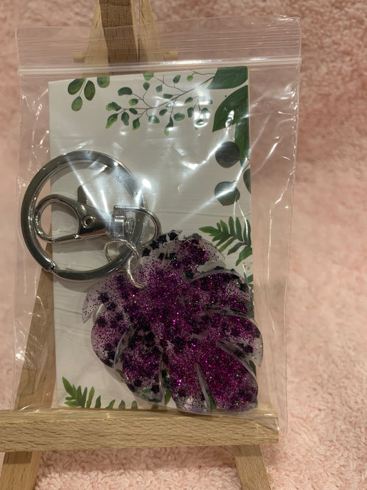 Keyring with clip "Monstera leaf with purple sparkles' "